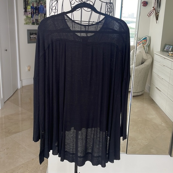 FREE PEOPLE BLACK HI/LO TOP - Picture 6 of 7